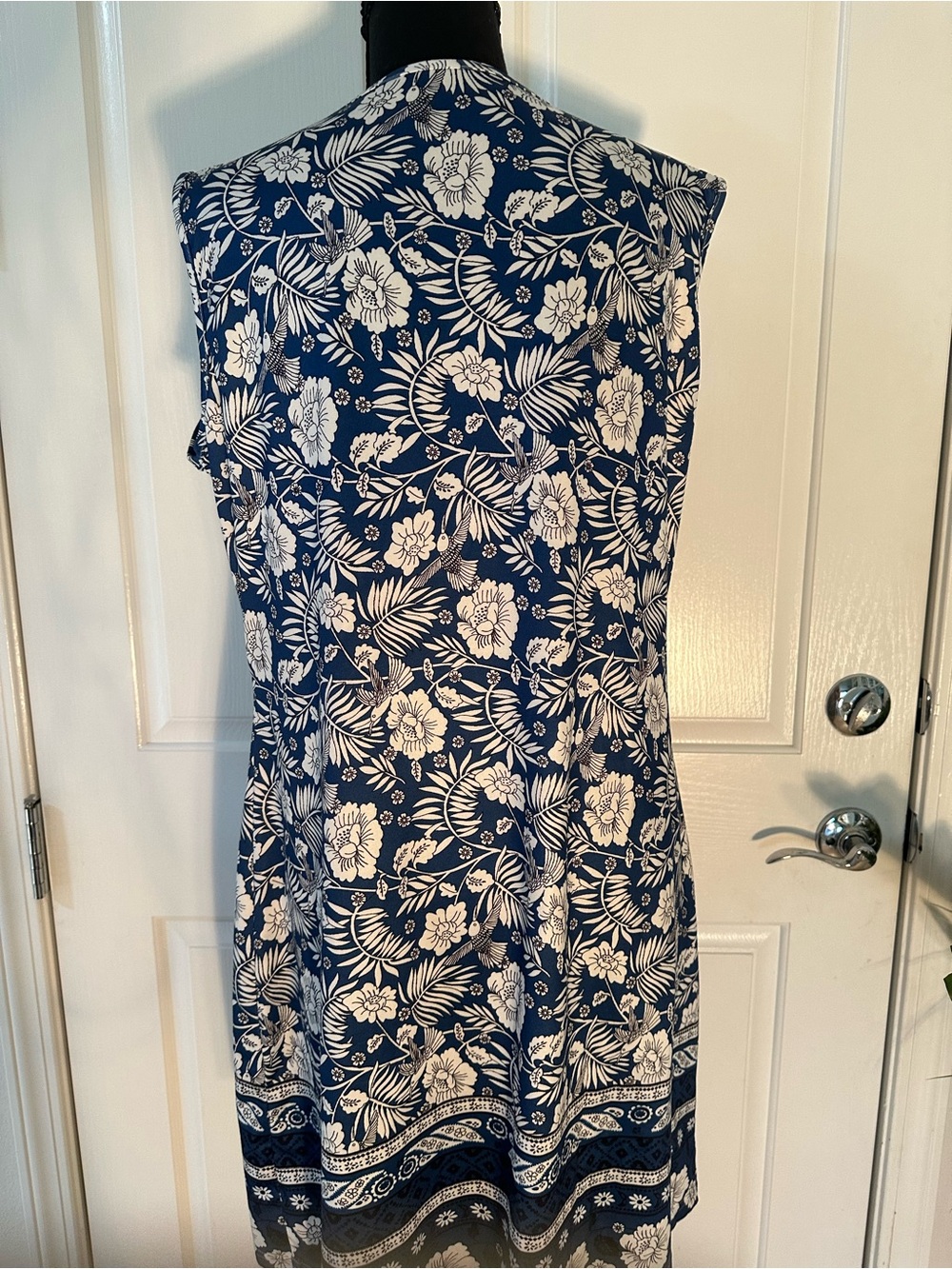 Navy Blue & White Floral Sleeveless Dress. Size XL - Picture 3 of 7